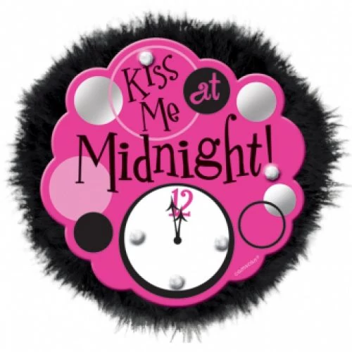 Kiss me at midnight kitűző, 10 cm