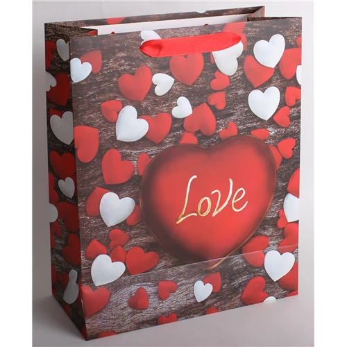 Dísztasak piros szívek+Love felirat 23x18 cm